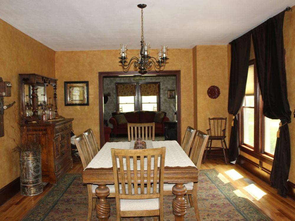 Draper Roadhouse Historic Home For Rent at Elkhorn Ridge Spearfish
